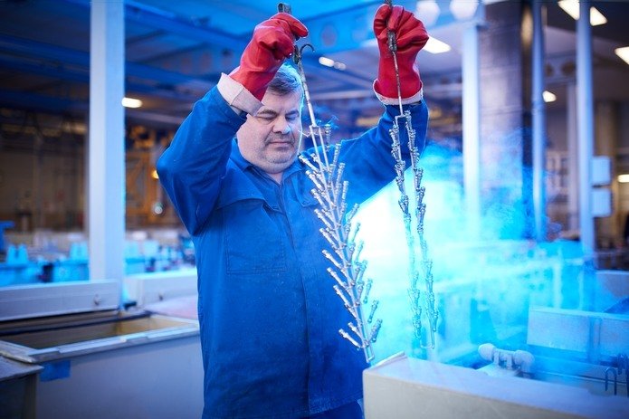 Galvanizace chrání kovové díly před korozí a prodlužuje jejich životnost.
