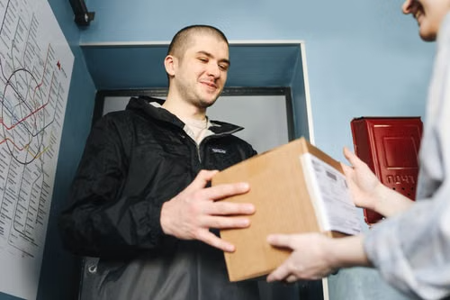 Nákladní přeprava může podle objemu a charakteru zboží využít část kapacity vozidla nebo celý kamion.